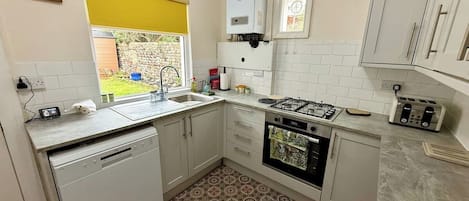 Refrigerador, microondas, horno y lavavajillas