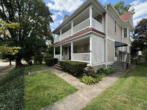 2nd Floor suite, close to ISU, Mill, & downtown