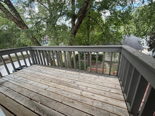 2nd Floor suite, close to ISU, Mill, & downtown