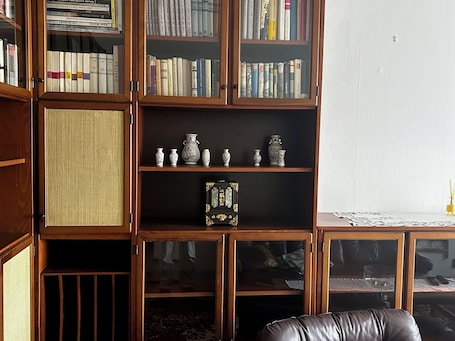 Biblioteca. AJME apartmán