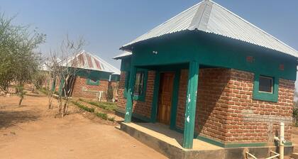 Dewclaw Baobob Safari Lodge