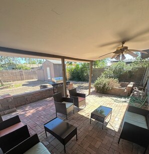 Terrace/patio - House in Cozy Old Town Scottsdale with AC, Pool Table, Central Location (Scottsdale)