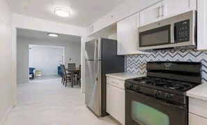 Private kitchen - House in Cozy Old Town Scottsdale with AC, Pool Table, Central Location (Scottsdale)