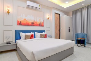 Desk, laptop workspace, iron/ironing board, free WiFi - Aceotel Select Virat, Vijay Nagar (Indore)