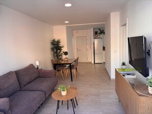 Smart TV - New and modern in front of the beach (Fuengirola)