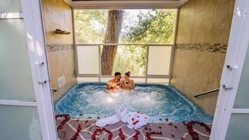 Indoor spa tub