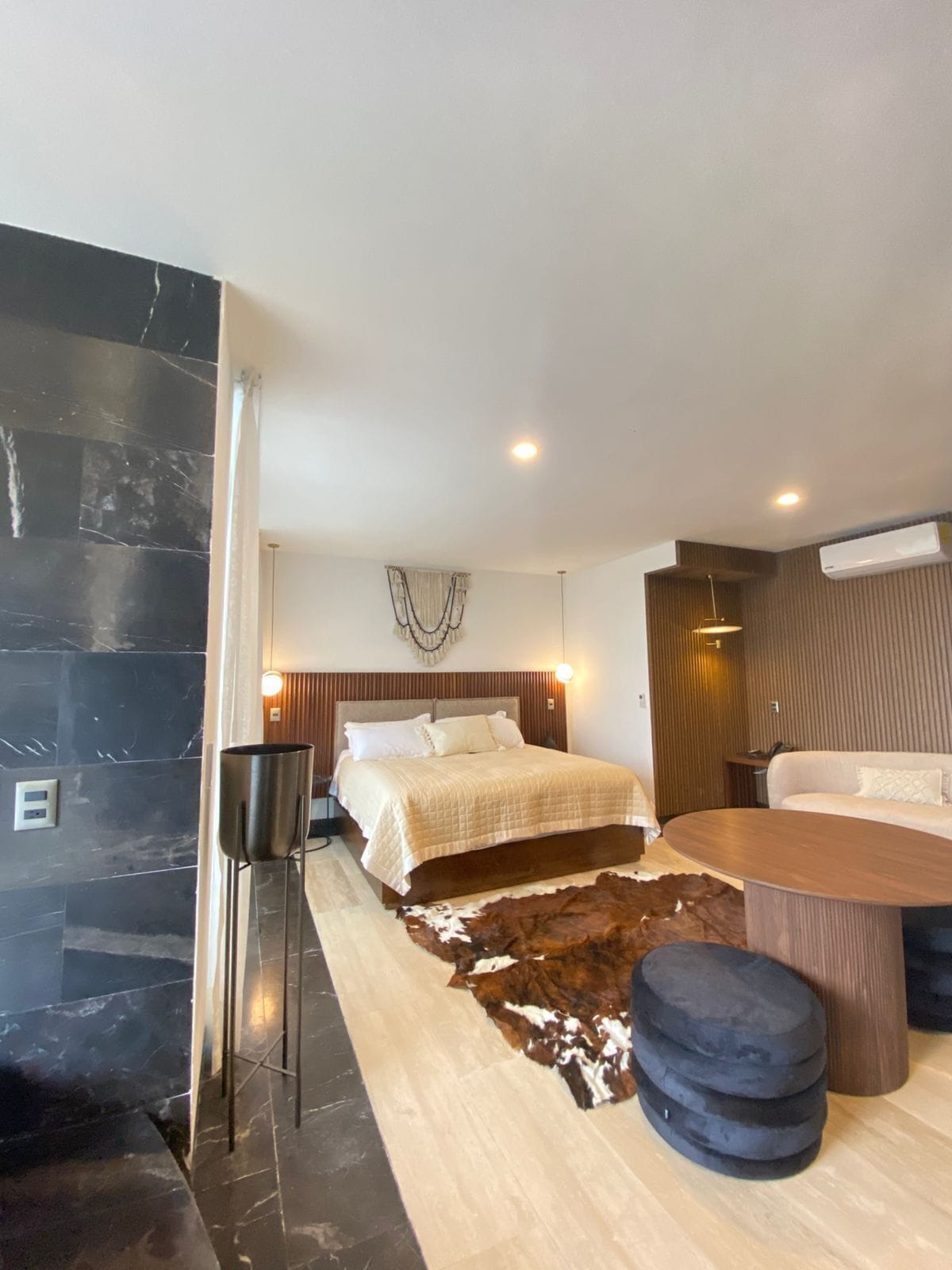 Master Suite con Balcón 137 | Caja de seguridad en la habitación y insonorización 