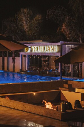 Outdoor pool, open 10:00 AM to 7:00 PM, free pool cabanas - Yolihuani Relax Resort (La Labor)