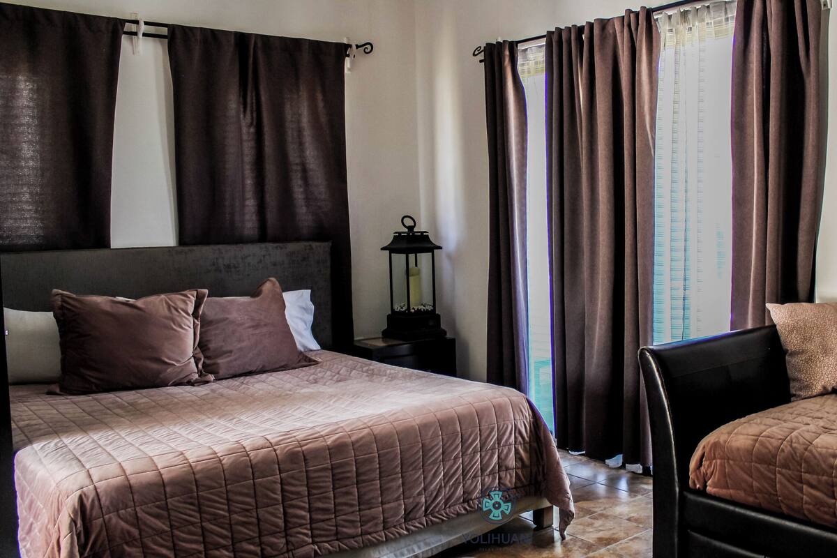 Suite estándar, 2 habitaciones, vista al jardín | Caja de seguridad en la habitación y insonorización