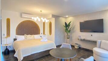 Master Suite con Balcón 136 | In-room safe, soundproofing, iron/ironing board, free WiFi