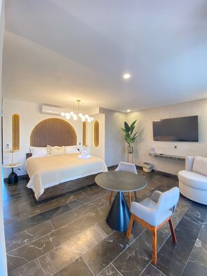 Master Suite con Balcón 136 | In-room safe, soundproofing, iron/ironing board, free WiFi - Yolihuani Relax Resort (La Labor)