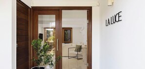Interior - La Luce - Coastal Retreat in Port Stephens (Corlette)