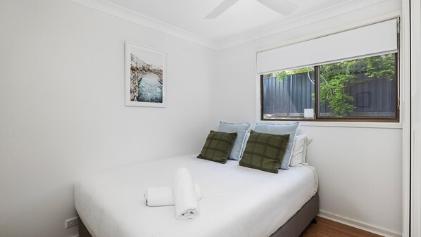 2 عدّة غرف نوم ومكواة/لوح كي وواي فاي مجانًا وملاءات أسرّة