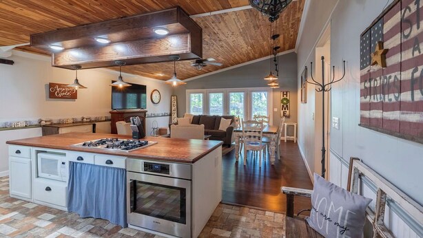 A spacious kitchen with a large island, wooden ceiling, and pendant lighting. - KING Bed+Cozy Farmhouse Cottage+Close to Trails (Bella Vista)