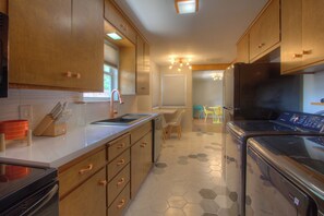 Micro-ondes, four, plaque de cuisson, lave-vaisselle