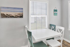 Dining - St-Navy Point Cottage (Pensacola)