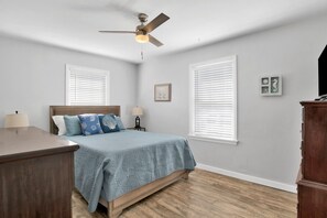 3 bedrooms, iron/ironing board, WiFi, bed sheets - St-Navy Point Cottage (Pensacola)