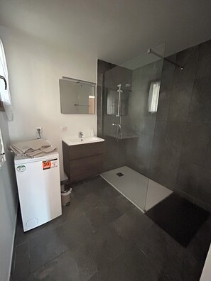 Shower, towels, soap, toilet paper - Apartment in the center of Villars Colmars (Villars-Colmars)