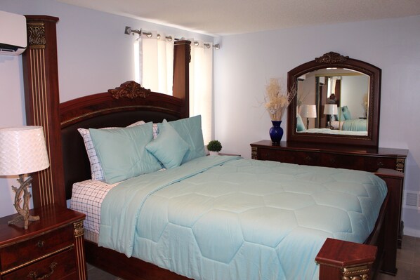 2 bedrooms, iron/ironing board, internet, bed sheets