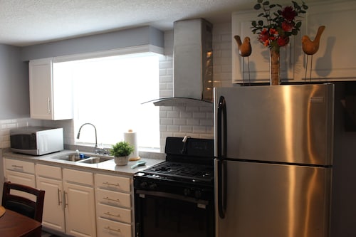 Adorable 2-Bedroom Cottage.