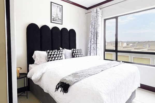 2 bedrooms, iron/ironing board, WiFi, bed sheets