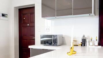 Microwave, oven, stovetop, coffee/tea maker