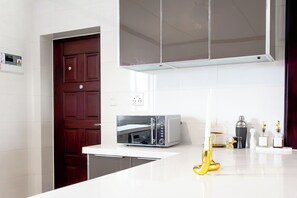 Microwave, oven, stovetop, coffee/tea maker