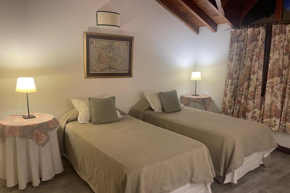 Habitación con 1 cama doble o 2 individuales | Caja fuerte y wifi gratis