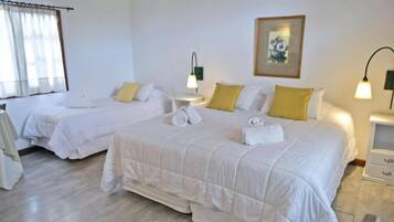 Triple Room | In-room safe, free WiFi