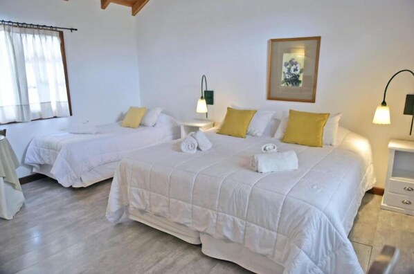 Triple Room | In-room safe, free WiFi