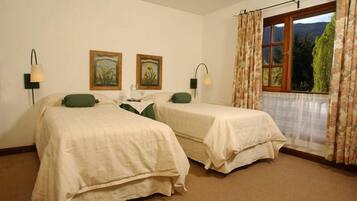 Chambre Double ou avec lits jumeaux | Coffres-forts dans les chambres, Wi-Fi gratuit