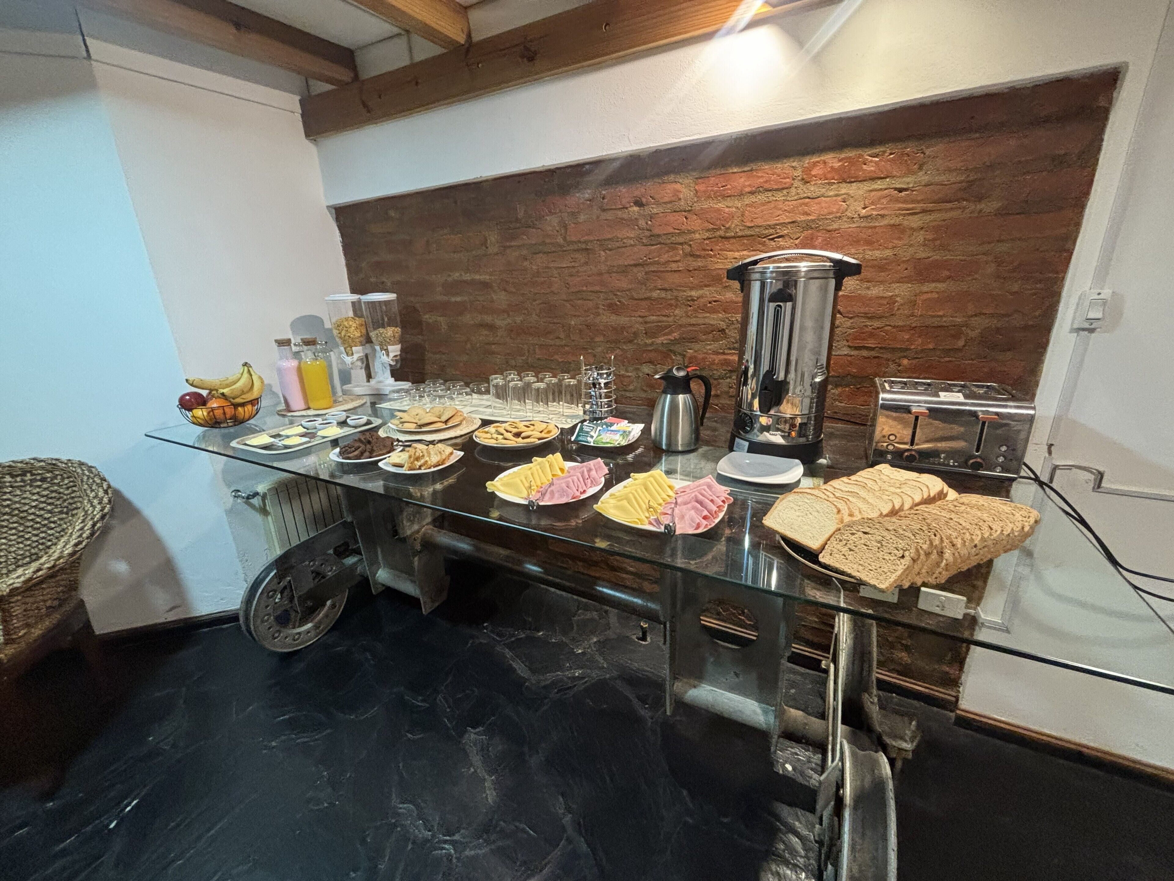 Café da manhã com buffet grátis todos os dias