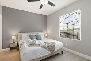 5 bedrooms, iron/ironing board, travel cot, WiFi - 5BR Villa | Private Pool + Game Room | 16 Min to Disney, Sleeps 12 (Davenport)