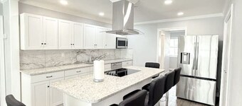 Cozy & Large 5BR Beach Villa -1 Minute to Beach