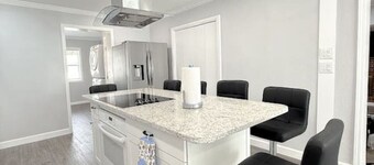 Cozy & Large 5BR Beach Villa -1 Minute to Beach