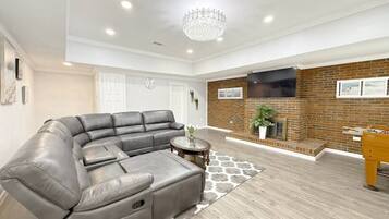 Télévision, baby-foot