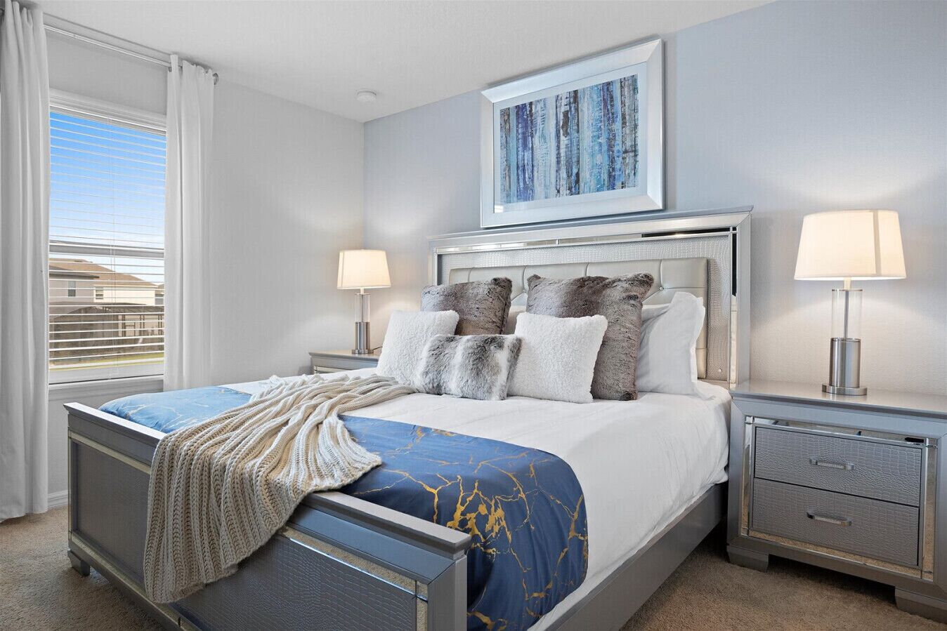 7 habitaciones, escritorio y tabla de planchar con plancha 