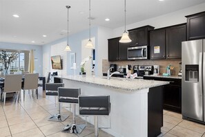 Fridge, microwave, oven, stovetop - 7BR Star Wars Room | Pool+HotTub | Windsor Resort | Disney 10 Min | Sleeps 16 (Kissimmee)