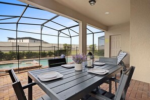 Outdoor dining - 7BR Star Wars Room | Pool+HotTub | Windsor Resort | Disney 10 Min | Sleeps 16 (Kissimmee)