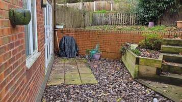 House, 3 Bedrooms, Kitchen, Garden View | Terrace/patio