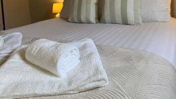 House, 3 Bedrooms, Kitchen, Garden View | Blackout drapes, iron/ironing board, free WiFi