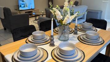 House, 3 Bedrooms, Kitchen, Garden View | Living area