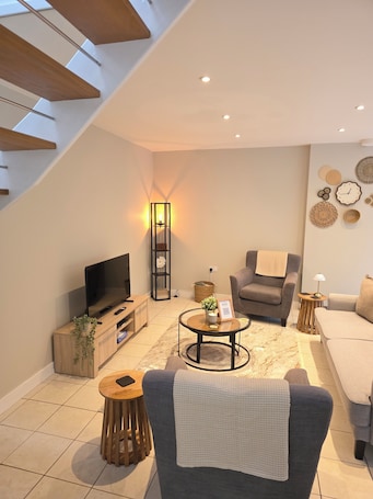 House, 3 Bedrooms, Kitchen, Garden View | Living area