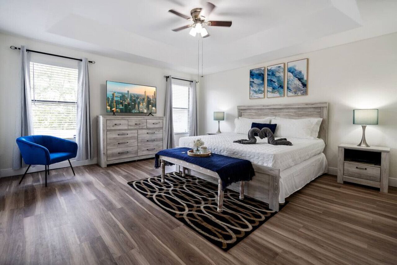 4 عدّة غرف نوم ومكواة/لوح كي وواي فاي وملاءات أسرّة