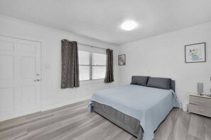 5 makuuhuonetta, silitysrauta/-lauta, vauvan matkasänky, Wi-Fi