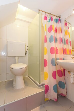 Studio | Kamar mandi