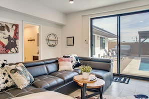 TV - Fun w/ Friends! Old Town Escape w/ Outdoor Oasis (Scottsdale)