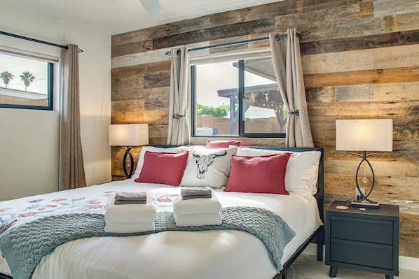 5 bedrooms, desk, iron/ironing board, travel cot - Fun w/ Friends! Old Town Escape w/ Outdoor Oasis (Scottsdale)