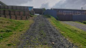 المنطقة المحيطة بالمنشأة