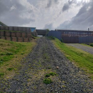 المنطقة المحيطة بالمنشأة